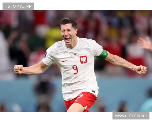 莱万多夫斯基国家队表现解析：个人输出是否匹配核心地位