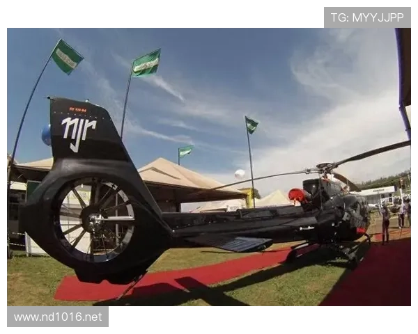 内马尔又在豪宅里打游戏，旁边助理手里的账单都快能买辆跑车了吧？