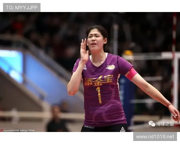 李盈莹训练完随手拎的包，比我半年工资还厚，心态要凉