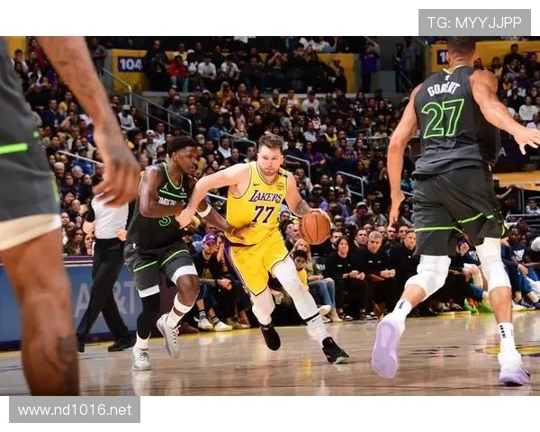 东契奇关键挡拆提升得分效率，完胜哈登同期表现